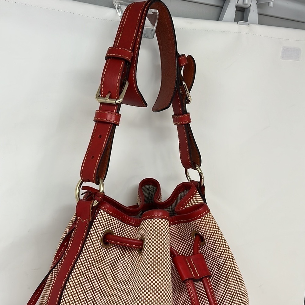Dooney and Bourke Red Beige Canvas Leather Drawstring Shoulder Bucket Bag - Picture 2 of 16